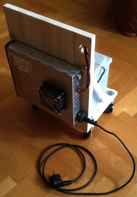 A tapegyseg a hatuljara lett szerelve. Egy mobil rendszer kapcsolo tapegysege ami zajmentes, de egy kisse meg lett hackelve.