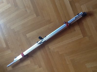 Igy nez ki osszerakva, konnyen a hatizsakra erositheto es nem tul nehez (aluminium konstrukcio).
